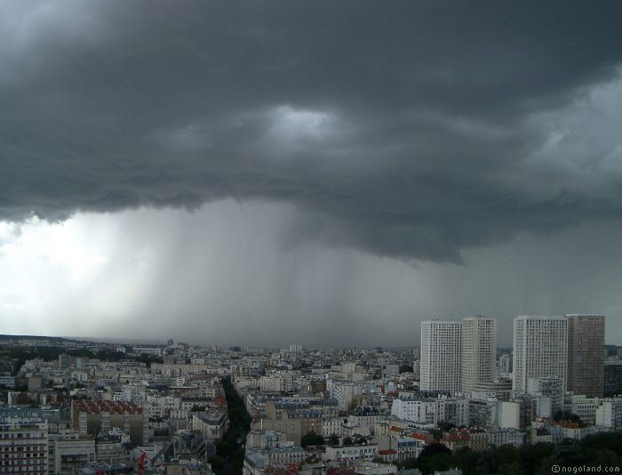 The sky over Paris 13